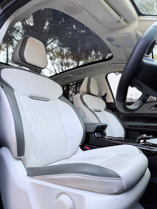 Second-hand 2025 Mahindra XEV 9e Pack Three for sale in Surat-9