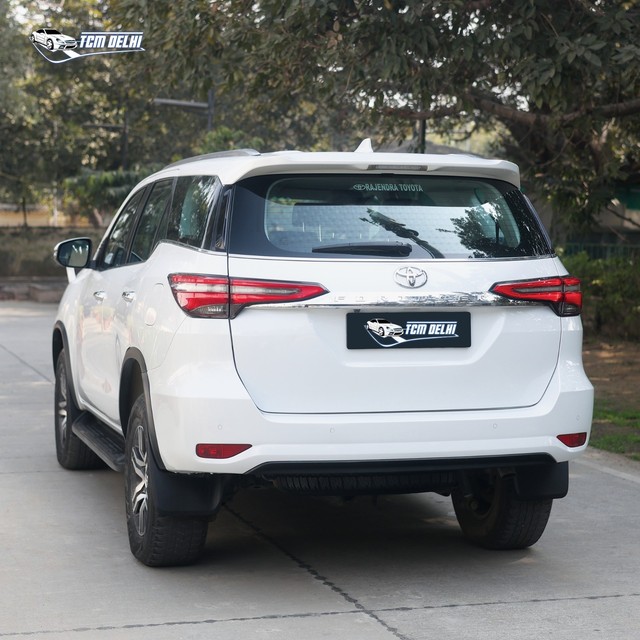 Second-hand 2023 Toyota Fortuner 4X2 Diesel AT for sale in New Delhi-3