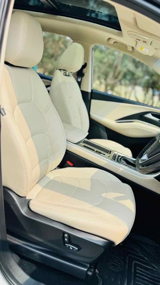 Second-hand 2023 MG Hector Sharp CVT for sale in Surat-8