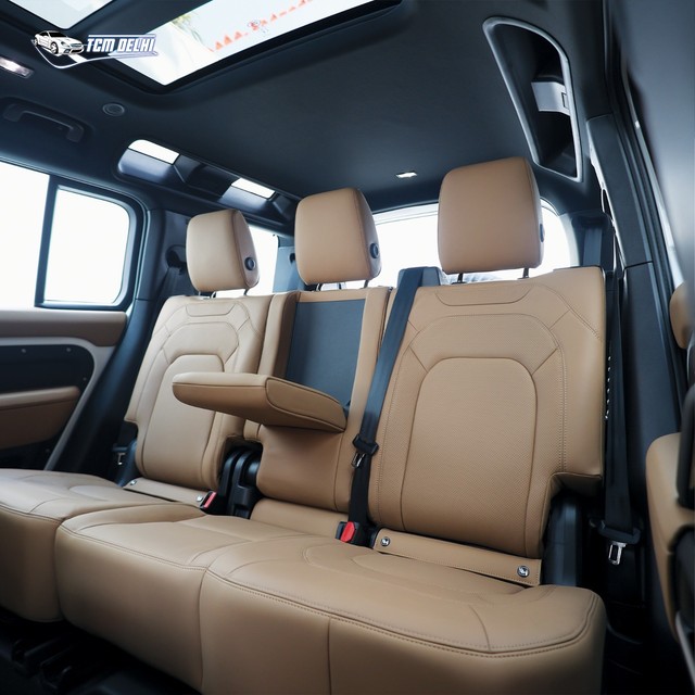 Second-hand 2025 Land Rover Defender 2.0 l Petrol 110 X-Dynamic HSE for sale in New Delhi-5