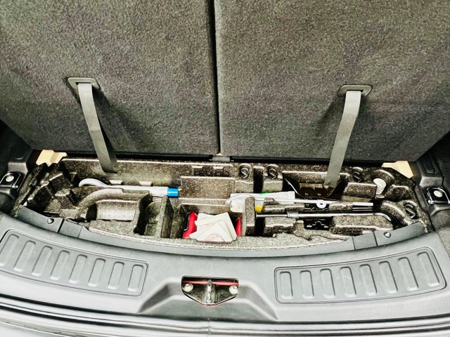 Second-hand 2019 Land Rover Discovery HSE 3.0 TD6 for sale in Faridabad-20