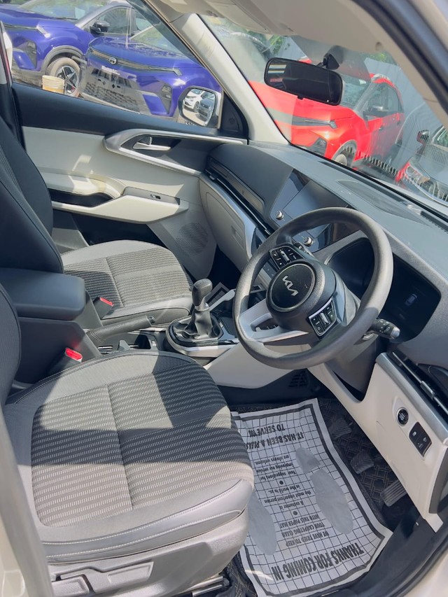 Second-hand 2022 Kia Carens Premium BSVI for sale in Faridabad-12