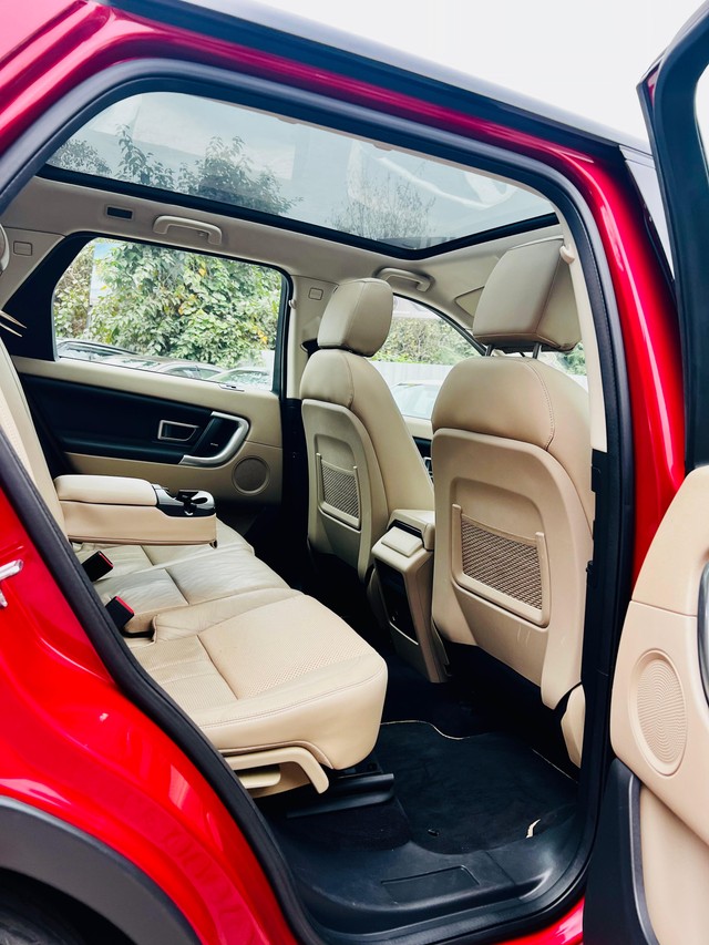 Second-hand 2019 Land Rover Discovery HSE 3.0 TD6 for sale in Faridabad-12