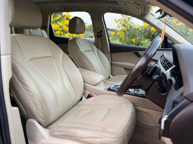 Second-hand 2018 Audi Q7 40 TFSI Quattro for sale in Surat-6