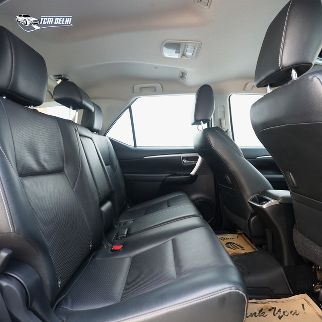 Second-hand 2023 Toyota Fortuner 4X2 Diesel AT for sale in New Delhi-5