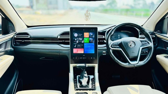 Second-hand 2023 MG Hector Sharp CVT for sale in Surat-6