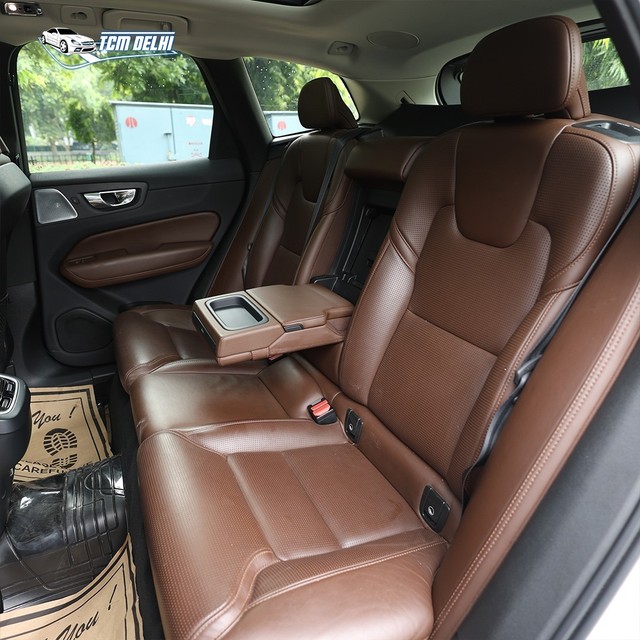 Second-hand 2020 Volvo XC60 Inscription D5 for sale in New Delhi-5