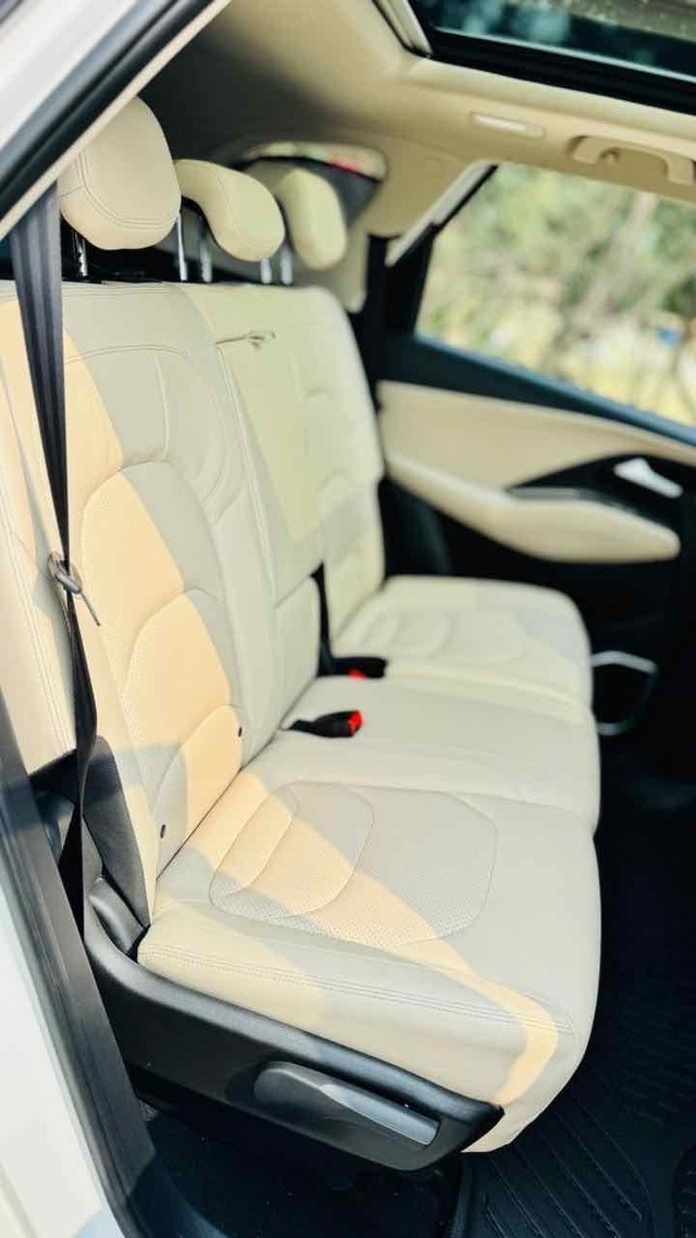 Second-hand 2023 MG Hector Sharp CVT for sale in Surat-7