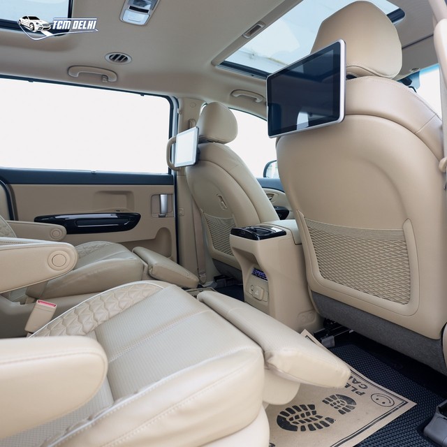 Second-hand 2022 Kia Carnival Limousine Plus for sale in New Delhi-4