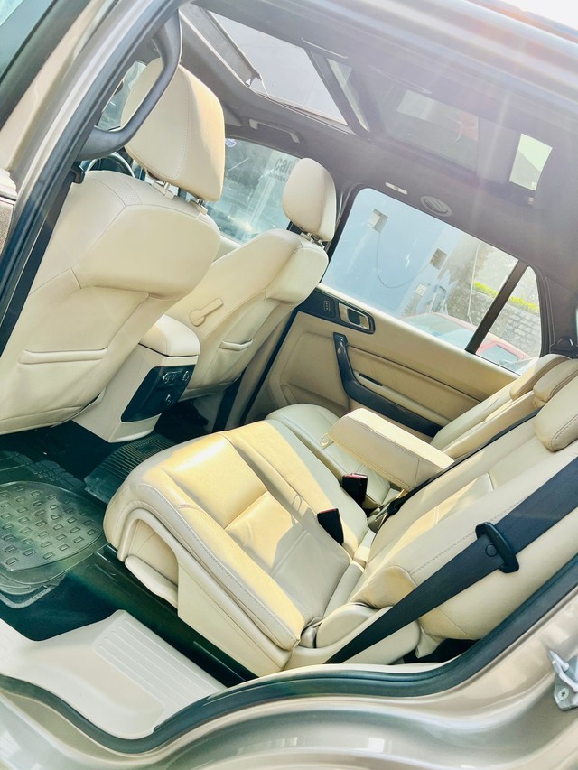 Second-hand 2019 Ford Endeavour Titanium Plus 4X2 for sale in Faridabad-14