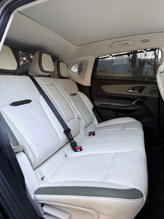 Second-hand 2025 Mahindra XEV 9e Pack Three for sale in Surat-4