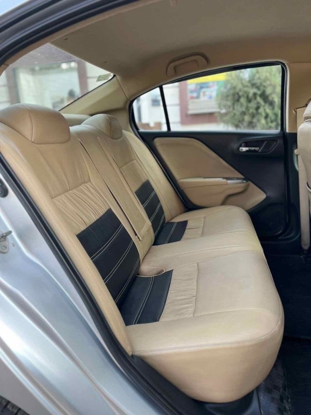 Second-hand 2014 Honda City i VTEC V for sale in Surat-4