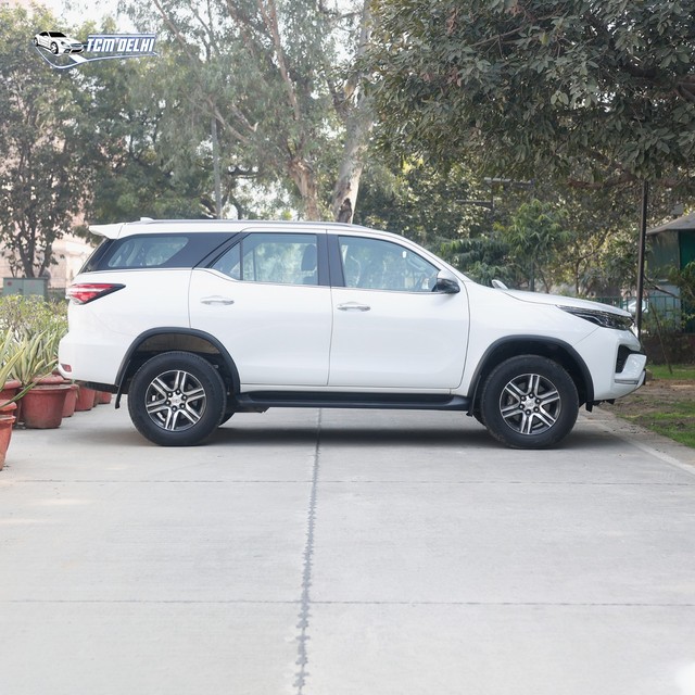 Second-hand 2023 Toyota Fortuner 4X2 Diesel AT for sale in New Delhi-2