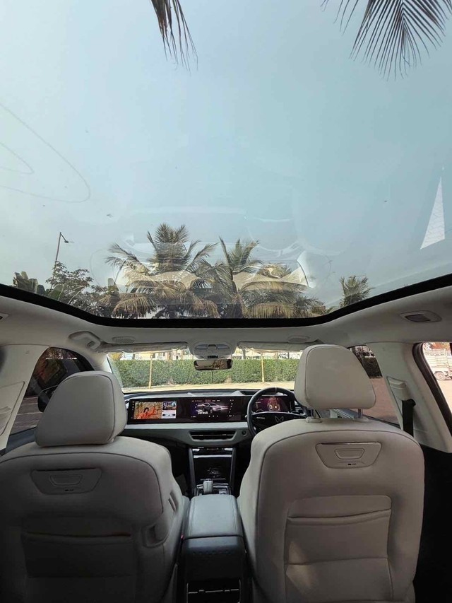 Second-hand 2025 Mahindra XEV 9e Pack Three for sale in Surat-5