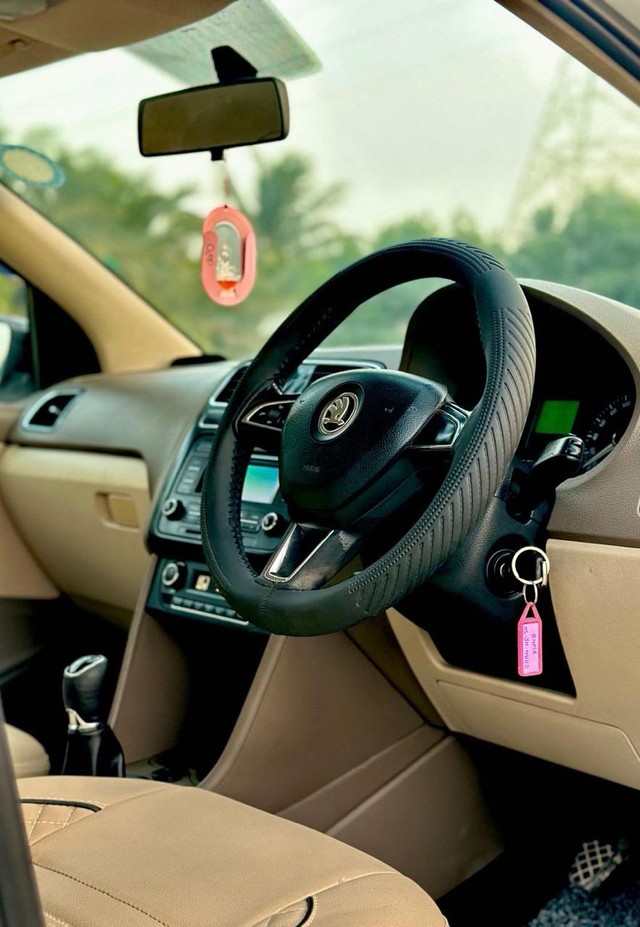 Second-hand 2014 Skoda Rapid 1.6 TDI Elegance for sale in Surat-7