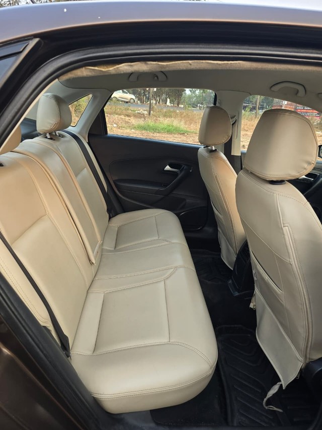 Volkswagen Vento 1.5 TDI Comfortline Second-hand 2015 Volkswagen Vento 1.5 TDI Comfortline for sale in Nashik-9