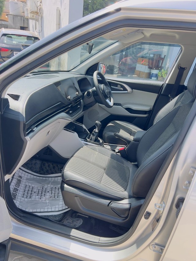 Second-hand 2022 Kia Carens Premium BSVI for sale in Faridabad-4