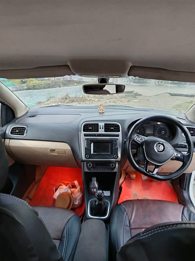 Volkswagen Polo 1.2 MPI Highline Second-hand 2016 Volkswagen Polo 1.2 MPI Highline for sale in Bhopal-11