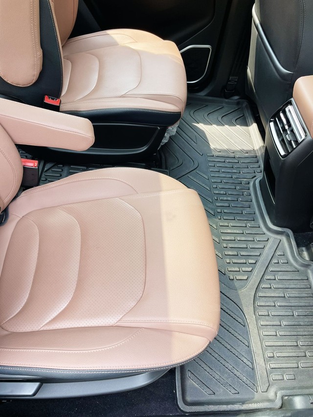 Second-hand 2023 MG Hector Plus 1.5 Turbo Savvy Pro CVT 7 Str BSVI for sale in Mumbai-8