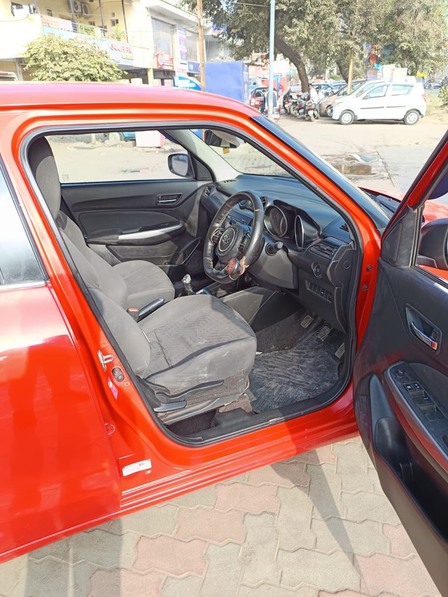 Second-hand 2018 Maruti Swift ZXI for sale in Bhopal-12