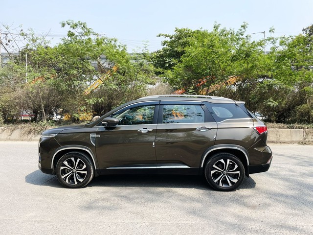 Second-hand 2023 MG Hector Plus 1.5 Turbo Savvy Pro CVT 7 Str BSVI for sale in Mumbai-2