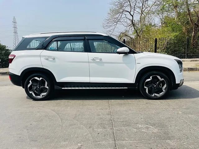 Second-hand 2024 Hyundai Alcazar Signature (O) 7-Seater Diesel AT for sale in Mumbai-7