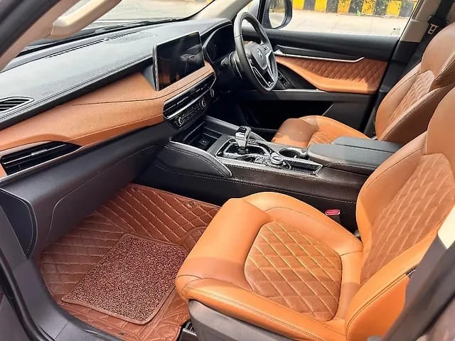 Second-hand 2023 MG Gloster Savvy 4x2 7Str for sale in Mumbai-10