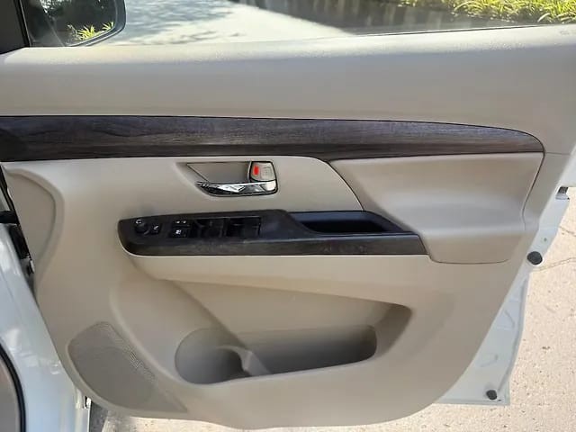 Maruti Ertiga ZXI (O) CNG Second-hand 2024 Maruti Ertiga ZXI (O) CNG for sale in Mumbai-14