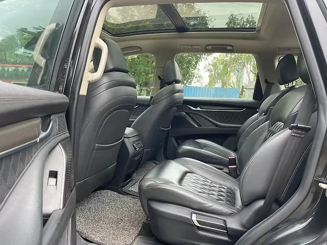 Second-hand 2023 MG Gloster Black Storm 4x2 6Str for sale in Mumbai-11