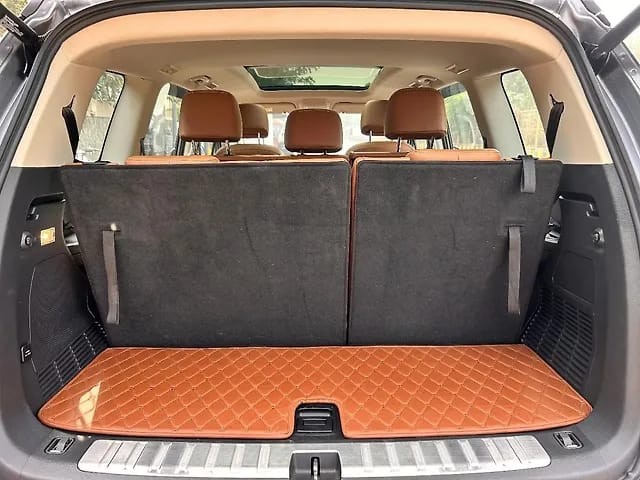 Second-hand 2023 MG Gloster Savvy 4x2 7Str for sale in Mumbai-12