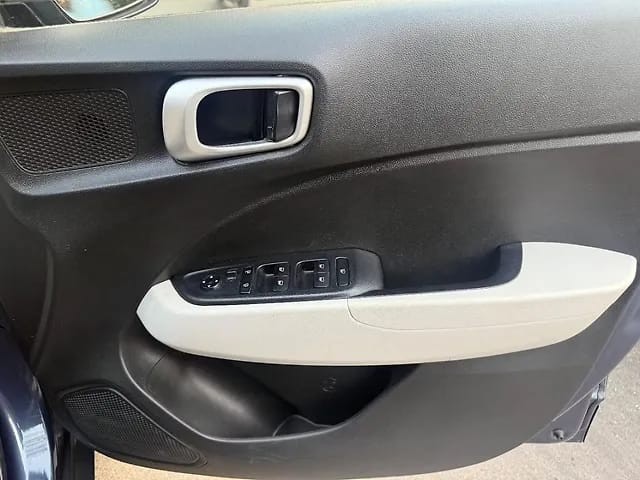 Second-hand 2024 Hyundai Venue S Opt Turbo DCT for sale in Mumbai-14