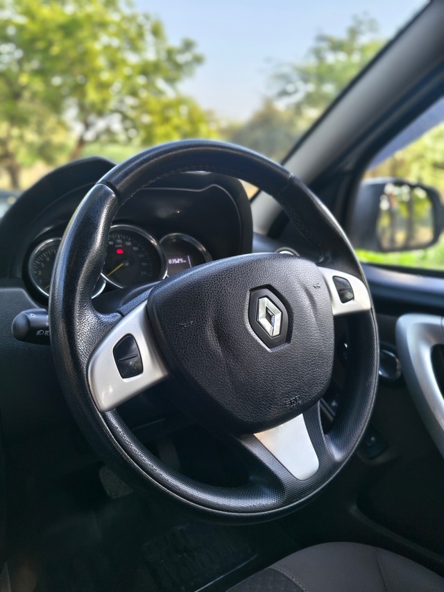 Renault Duster 110PS Diesel RxZ AMT Second-hand 2018 Renault Duster 110PS Diesel RxZ AMT for sale in Surat-13