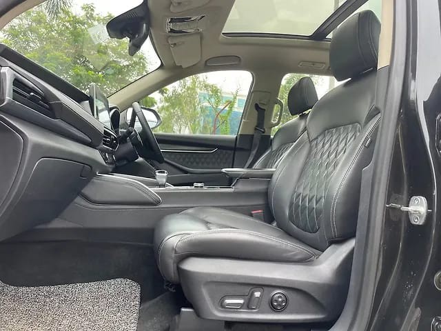 Second-hand 2023 MG Gloster Black Storm 4x2 6Str for sale in Mumbai-10