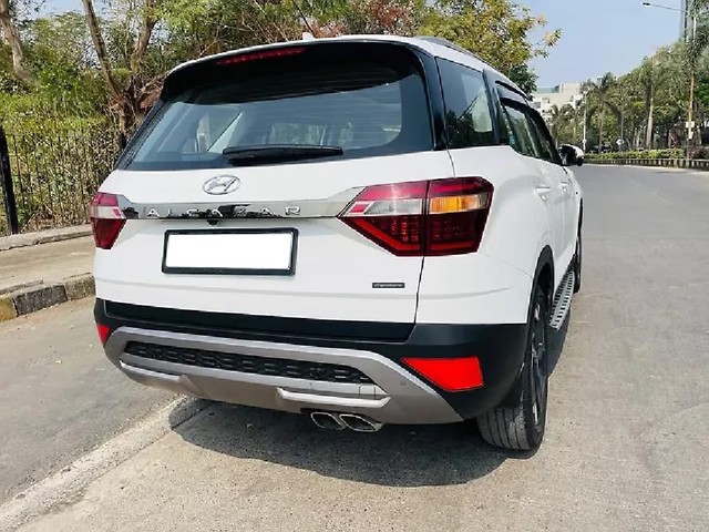 Second-hand 2024 Hyundai Alcazar Signature (O) 7-Seater Diesel AT for sale in Mumbai-8