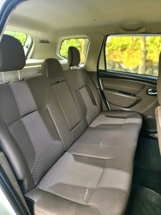 Renault Duster 110PS Diesel RxZ AMT Second-hand 2018 Renault Duster 110PS Diesel RxZ AMT for sale in Surat-11