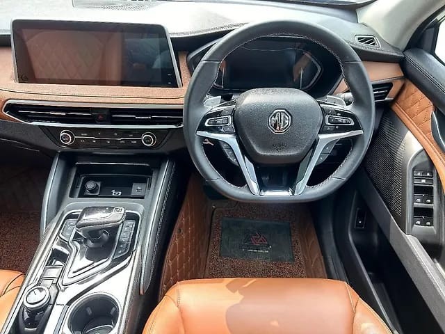 Second-hand 2023 MG Gloster Savvy 4x2 7Str for sale in Mumbai-4