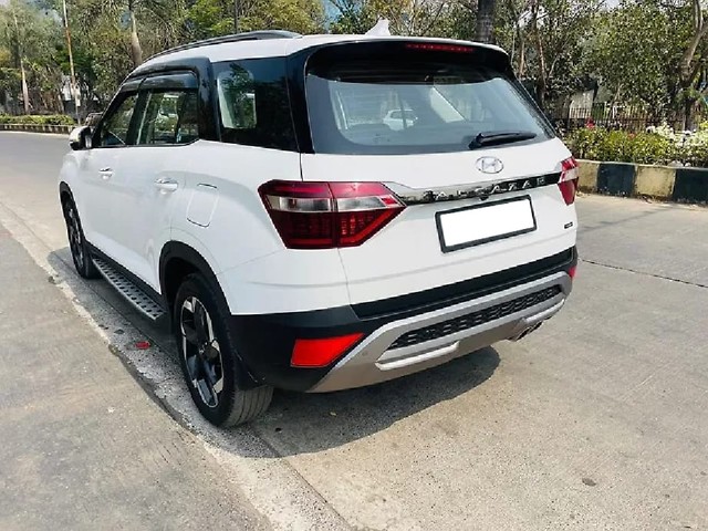 Second-hand 2024 Hyundai Alcazar Signature (O) 7-Seater Diesel AT for sale in Mumbai-9