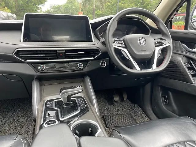 Second-hand 2023 MG Gloster Black Storm 4x2 6Str for sale in Mumbai-5