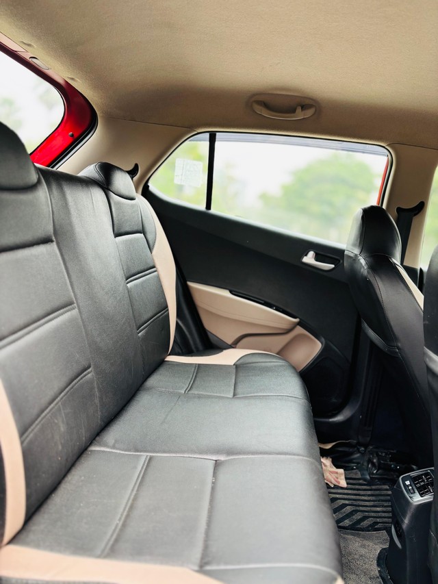 Second-hand 2017 Hyundai Grand i10 Sportz for sale in Surat-9