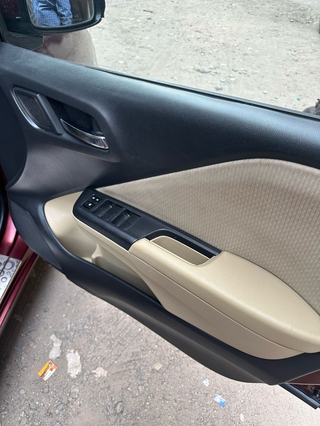 Second-hand 2017 Honda City i VTEC SV for sale in Surat-14