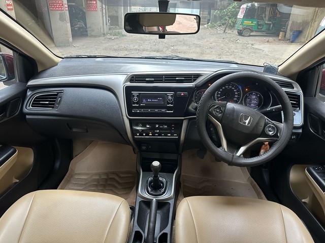 Second-hand 2017 Honda City i VTEC SV for sale in Surat-11