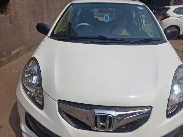Second-hand 2014 Honda Brio E MT for sale in Surat-4