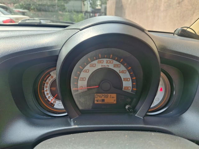 Second-hand 2014 Honda Brio E MT for sale in Surat-10