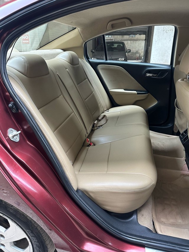 Second-hand 2017 Honda City i VTEC SV for sale in Surat-12