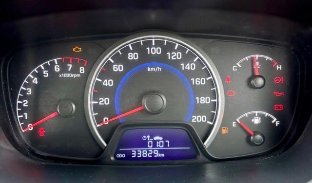 Second-hand 2017 Hyundai Grand i10 Sportz for sale in Surat-13