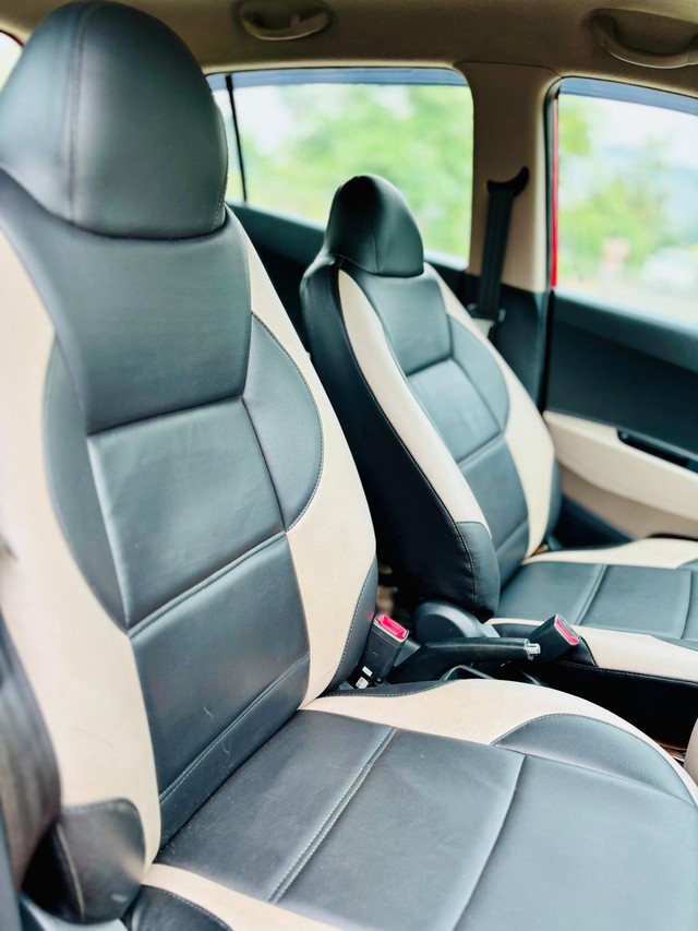 Second-hand 2017 Hyundai Grand i10 Sportz for sale in Surat-10