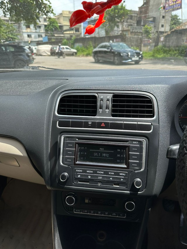 Volkswagen Polo Diesel Highline 1.2L Second-hand 2014 Volkswagen Polo Diesel Highline 1.2L for sale in Surat-8