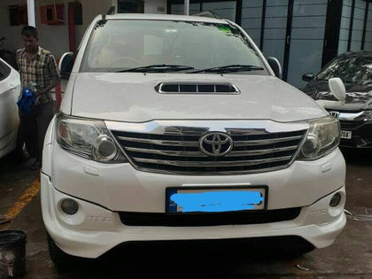 Toyota Fortuner 4x2 4 Speed AT TRD Sportivo