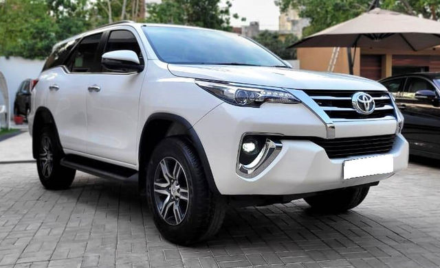 Toyota Fortuner TRD 4X4 AT