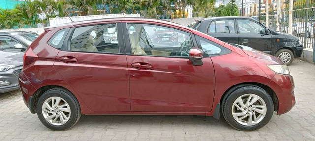 https://images10.gaadi.com/usedcar_image/original/zz1_crop_img_645c6fdd8fd40_1683779549.jpeg?imwidth=6402